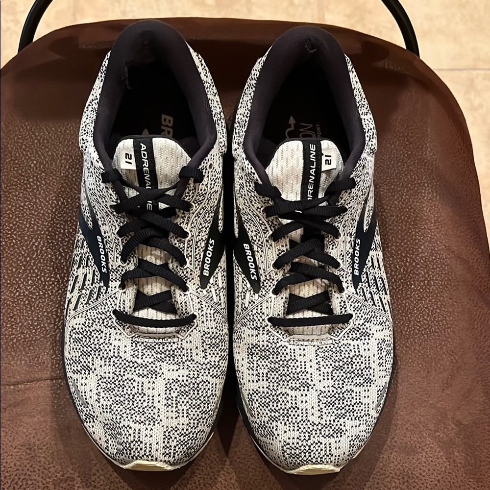 Brooks Ghost.